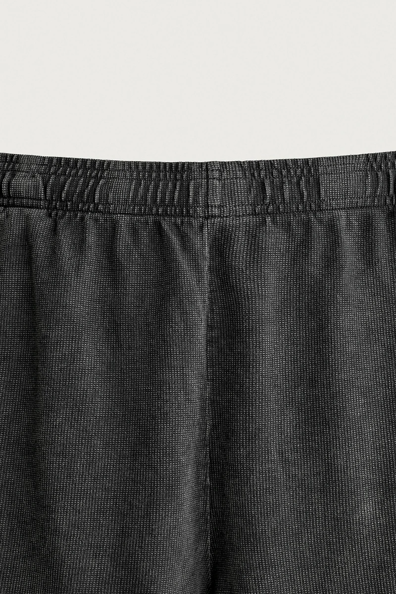 WASHED WAFFLE TEXTURE SWEATSHORTS