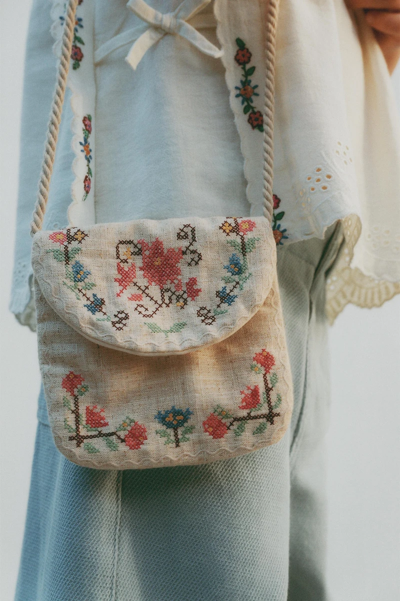 EMBROIDERED CROSSBODY BAG