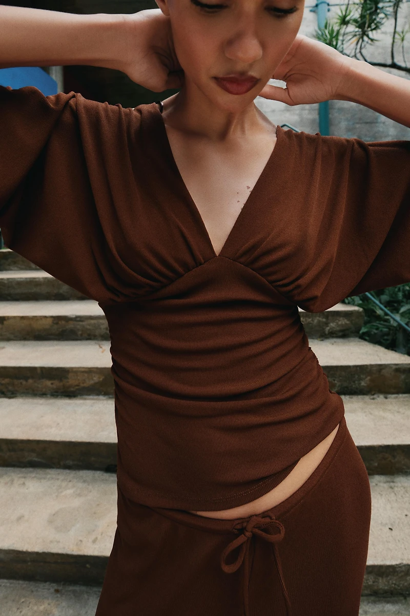 TEXTURED V-NECK TOP