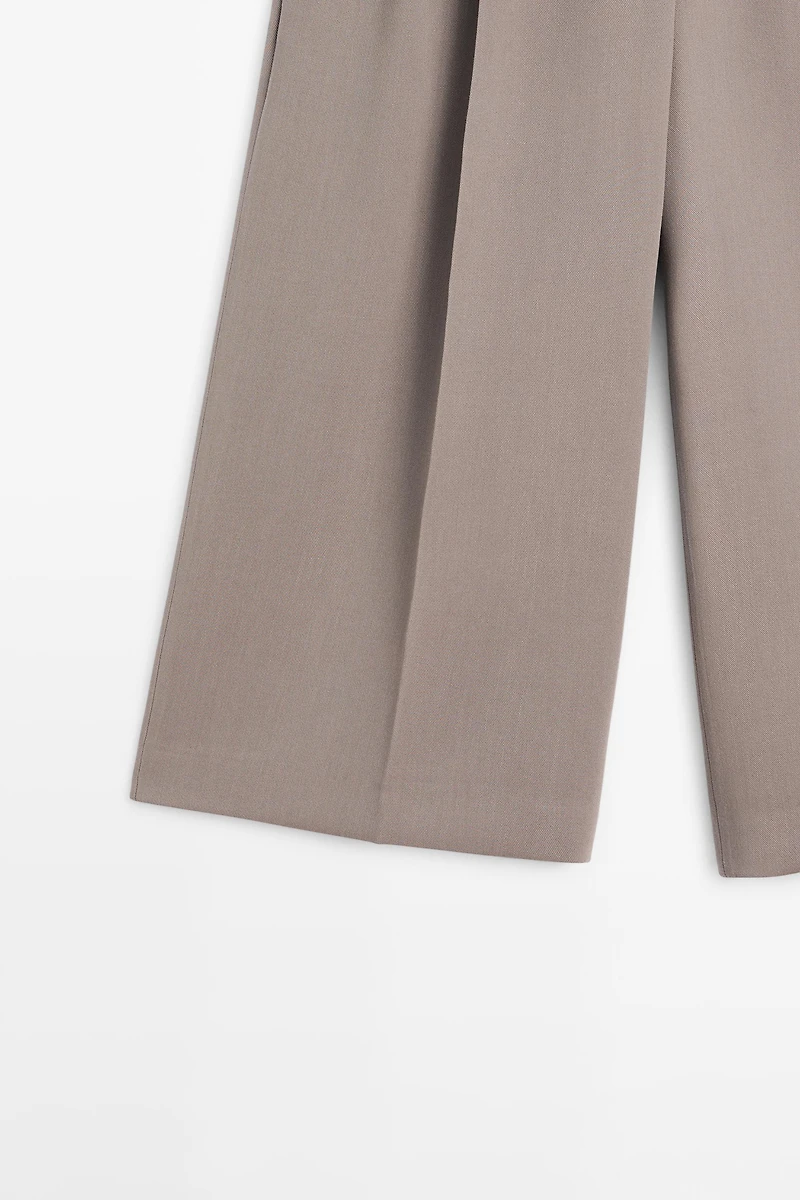 Flowing long wide-leg Bermuda shorts