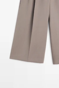 Flowing long wide-leg Bermuda shorts