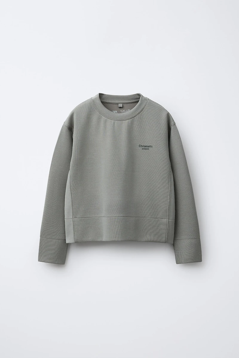 SWEAT CÔTELÉ À INSCRIPTION AVEC MODAL