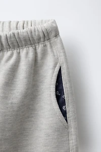 PANTALON MOLLETON À POCHES IMPRIMÉ