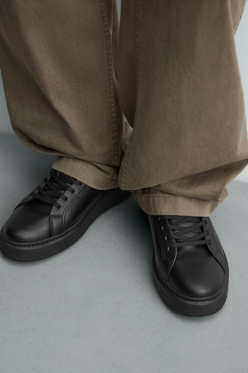 MONOCHROME THICK-SOLED SNEAKERS