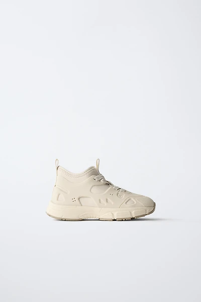 SOCK-STYLE HIGH-TOP SNEAKERS