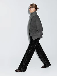 Knit cardigan with button detail