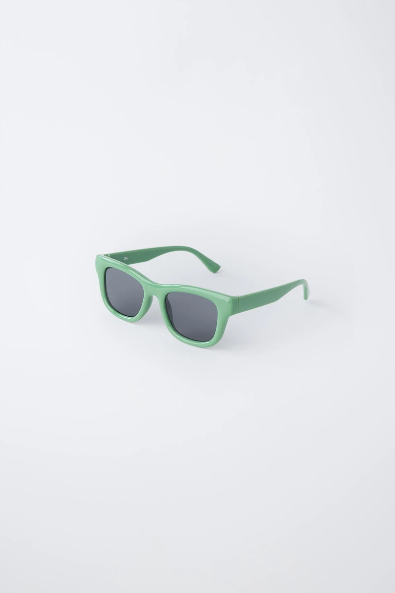 LUNETTES DE SOLEIL CARRÉES EN PLASTIQUE
