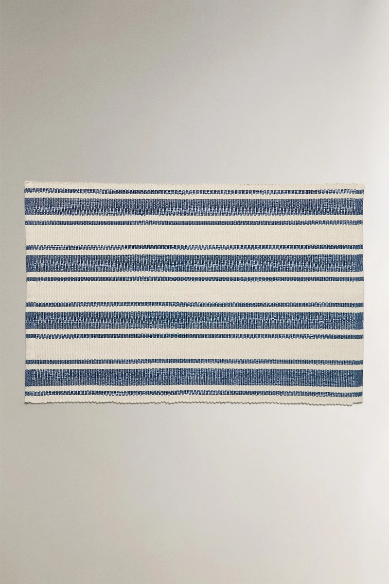 BATH MAT WITH IRREGULAR STRIPES