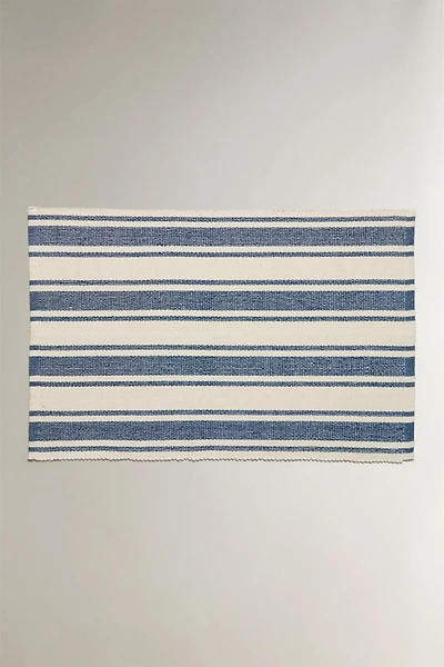 BATH MAT WITH IRREGULAR STRIPES