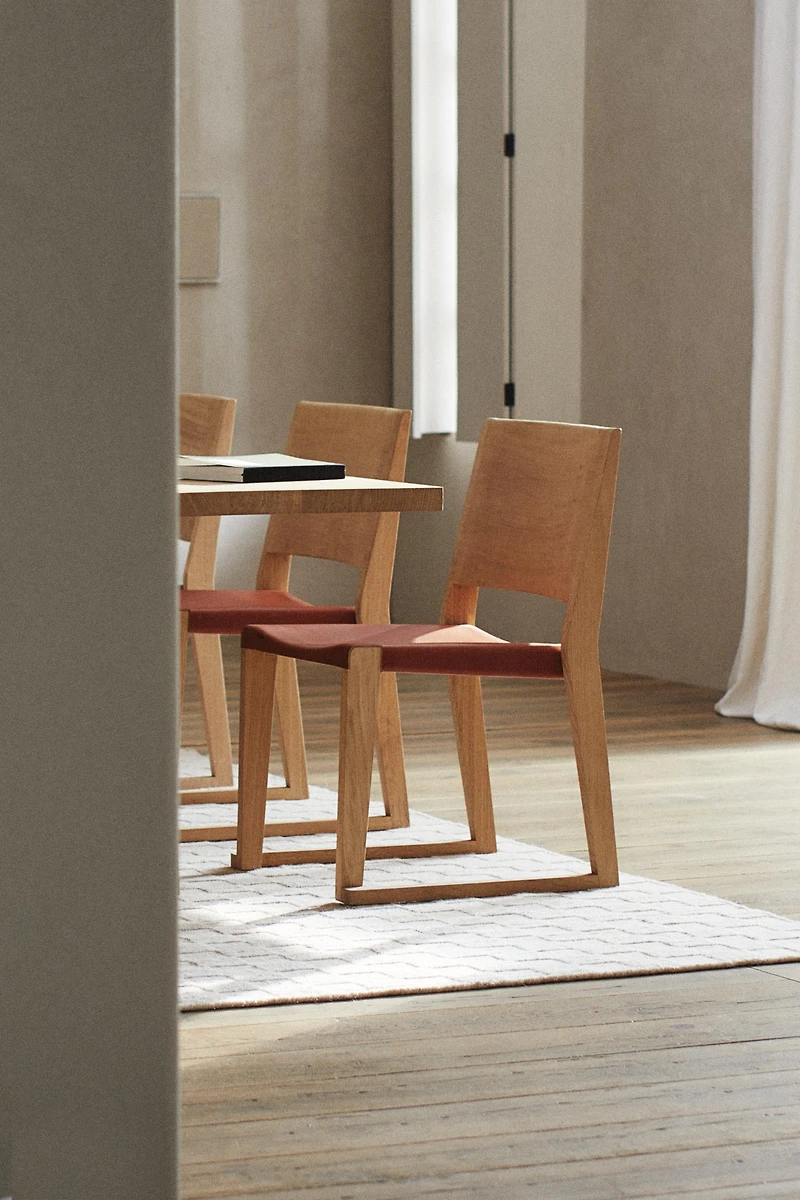 CHAIR 02