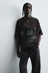T-SHIRT EN MAILLES IMPRIMÉ DÉLAVÉ