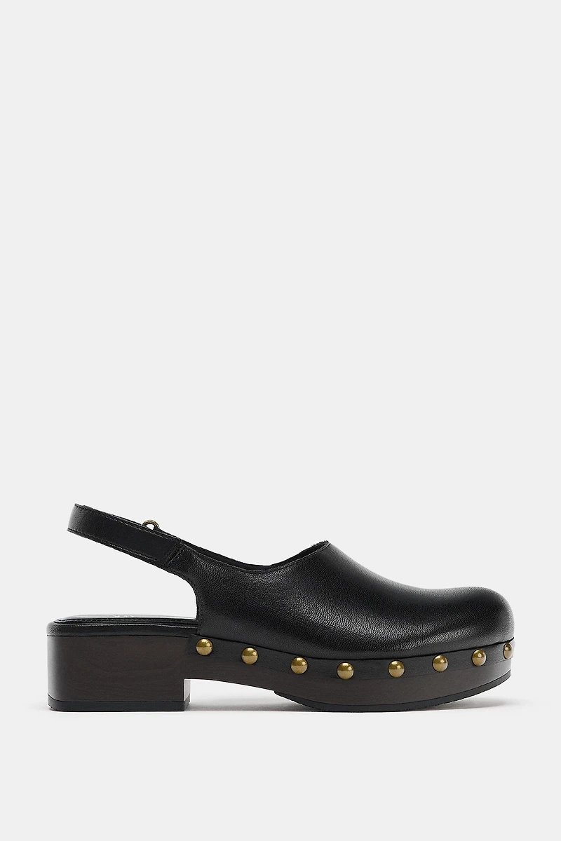 SABOTS EN CUIR AVEC CLOUS