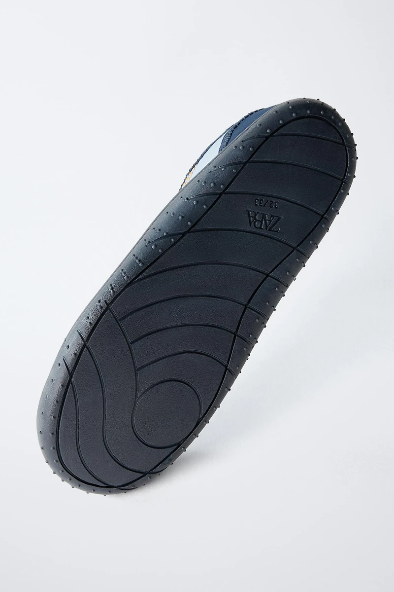 CHAUSSONS DE BAIN