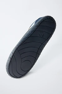 CHAUSSONS DE BAIN