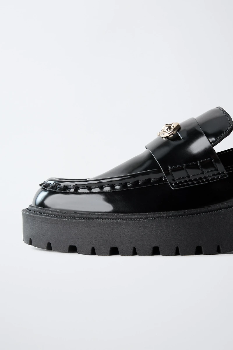 MOCASSINS DÉTAIL MÉTALLIQUE