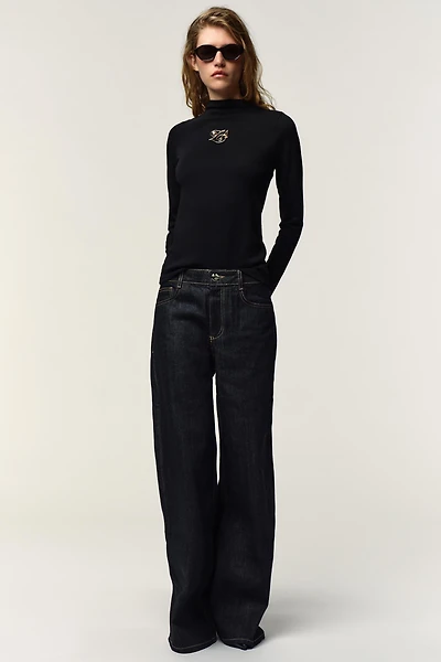 MOCK NECK BROOCH T-SHIRT