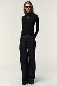 MOCK NECK BROOCH T-SHIRT