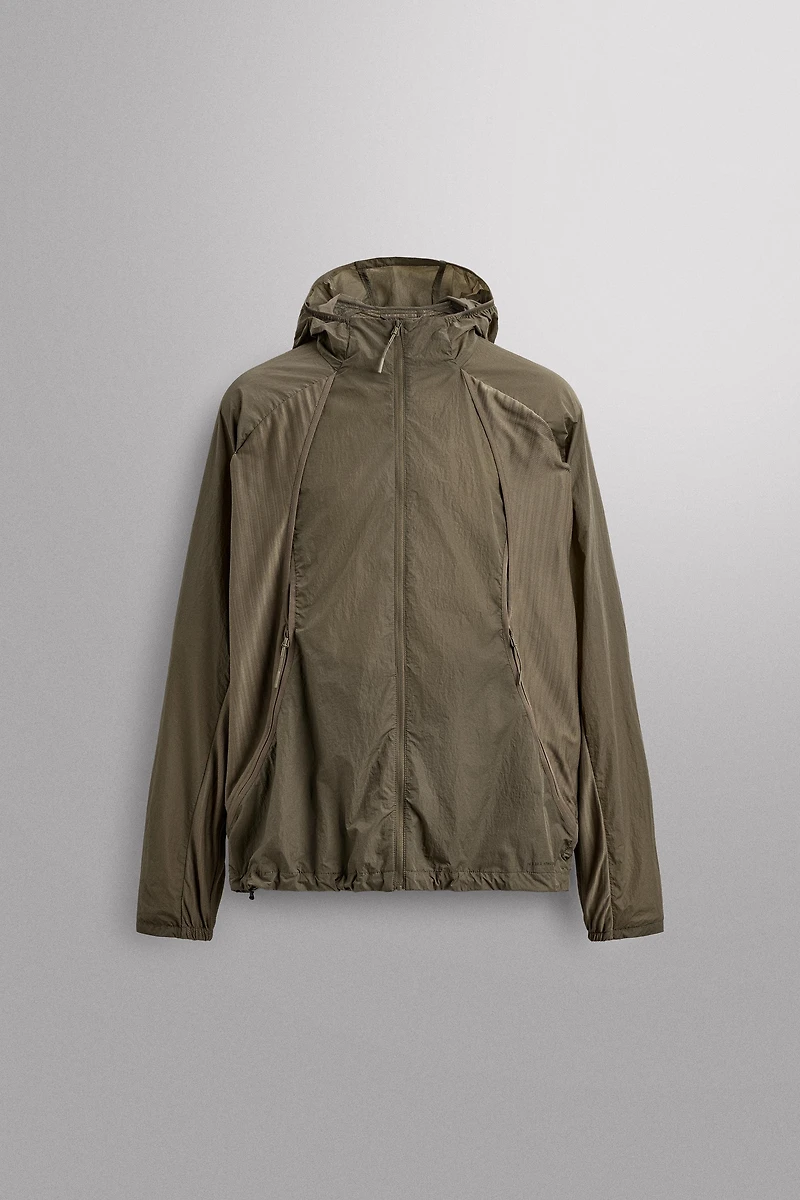 RUNNING WIND BREAKER WITH VENTS