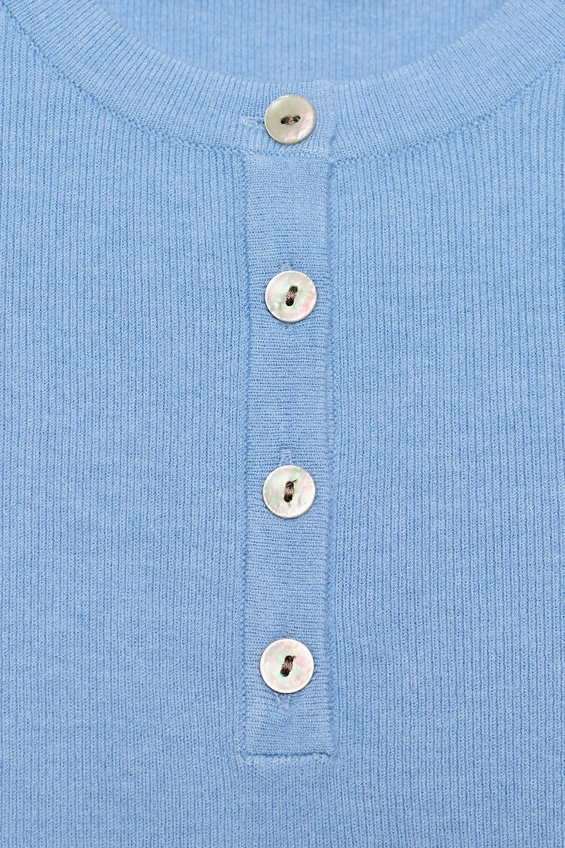 KNIT BUTTON-FRONT TOP