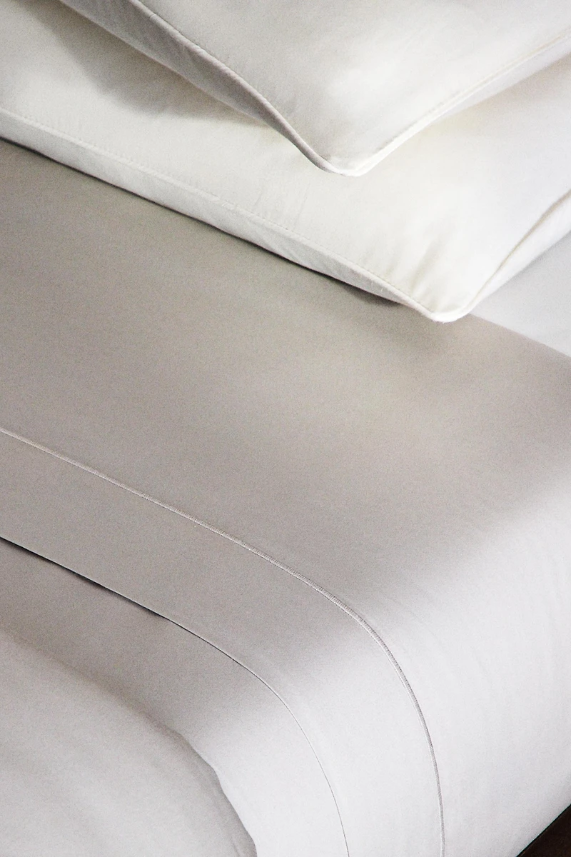 SATEEN FLAT SHEET WITH FESTOON DESIGN (300 THREAD COUNT)