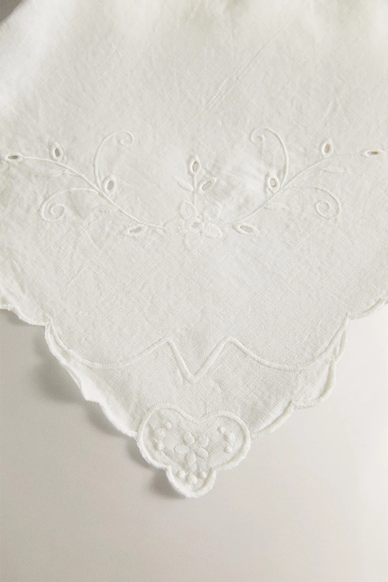 EMBROIDERED LINEN TABLECLOTH