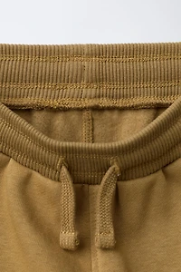 PANTALON DE JOGGING LOGO EN RELIEF