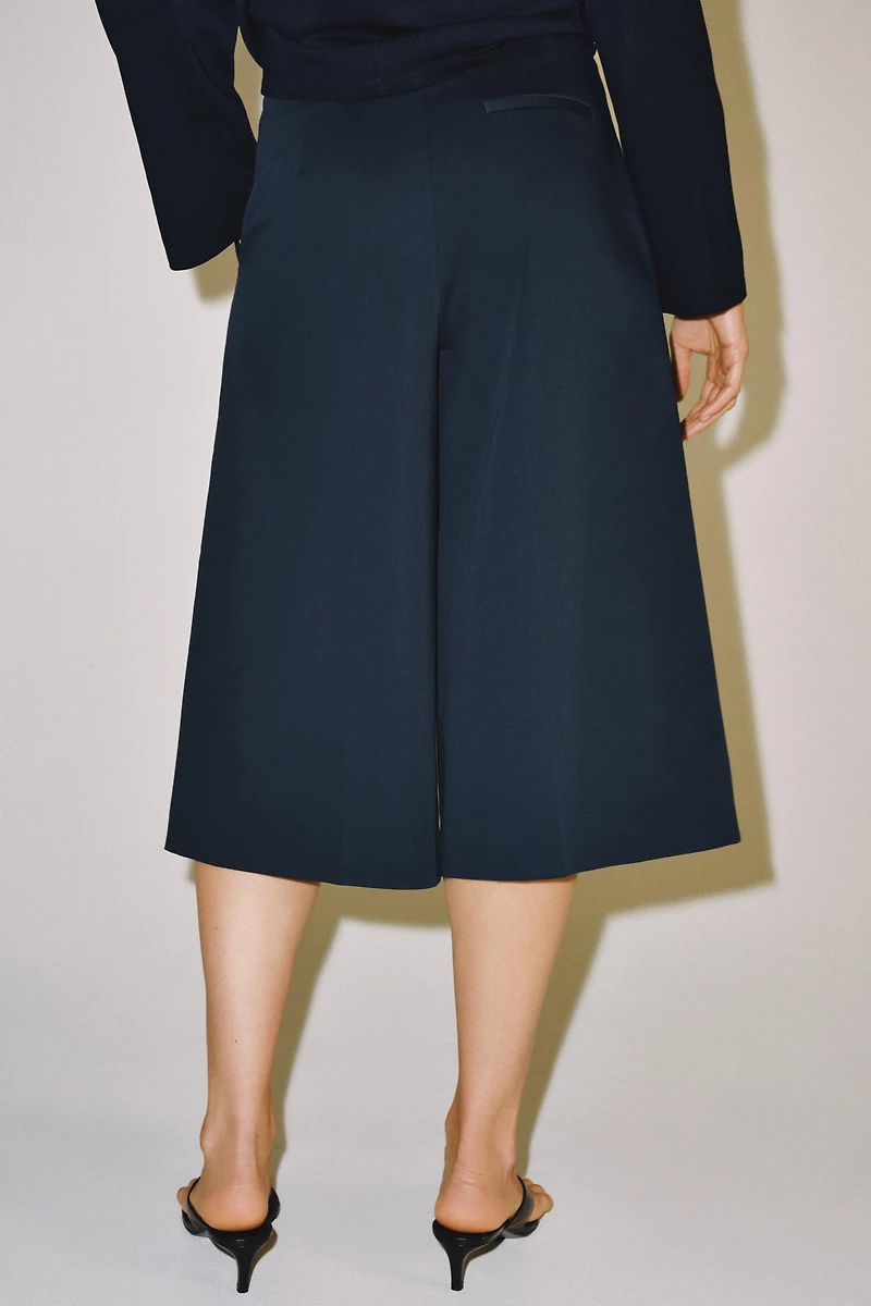 ZW COLLECTION PLEATED BERMUDA SHORTS