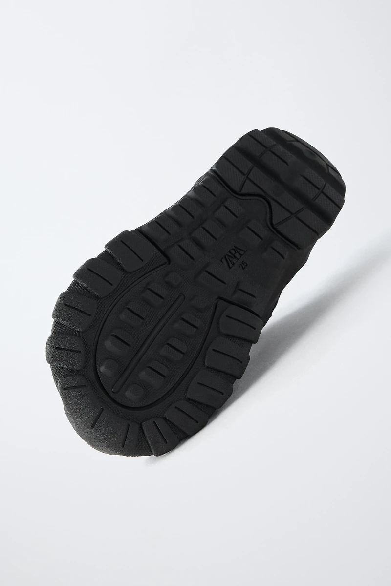 BAREFOOT SNEAKERS