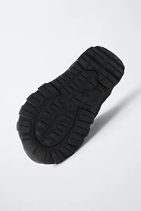 BAREFOOT SNEAKERS