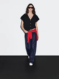 Knit vest with golden buttons