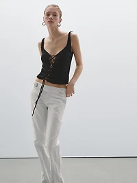 Pantalon slim taille basse avec boucles
