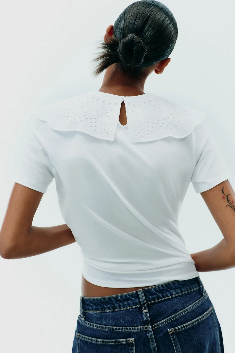 EMBROIDERED PETER PAN COLLAR T-SHIRT