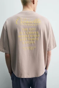 T-SHIRT À INSCRIPTIONS IMPRIMÉES