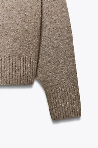 SOFT V-NECK KNIT SWEATER
