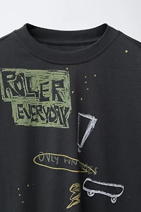 T-SHIRT IMPRIMÉ GRAFFITIS