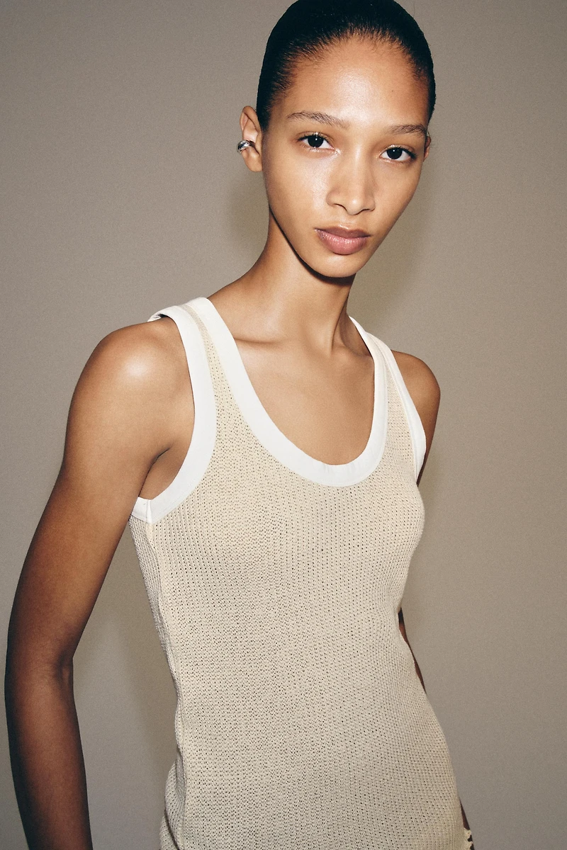 CONTRAST PIPING TOP