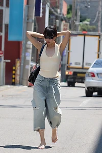 ROUNDED HEM HALTER TOP