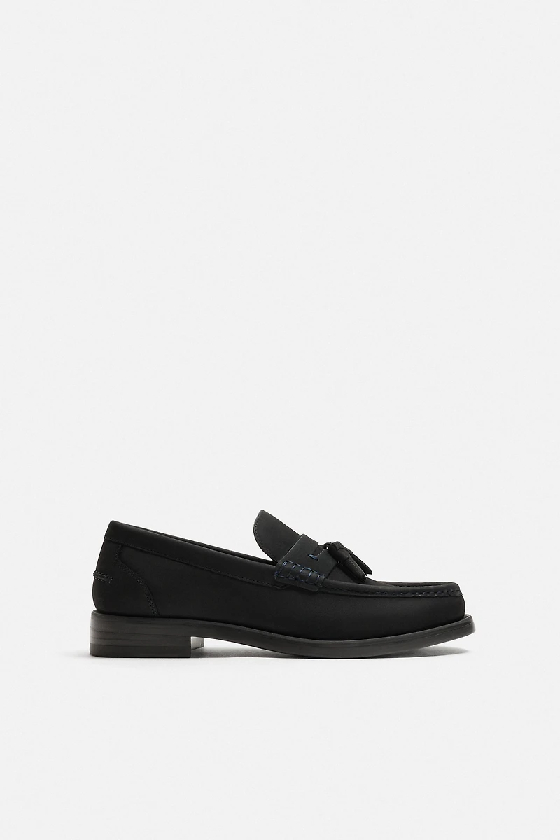 MOCASSINS EN CUIR À POMPONS