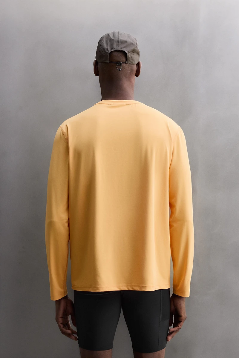 T-SHIRT TECHNIQUE BASIQUE À MANCHES LONGUES