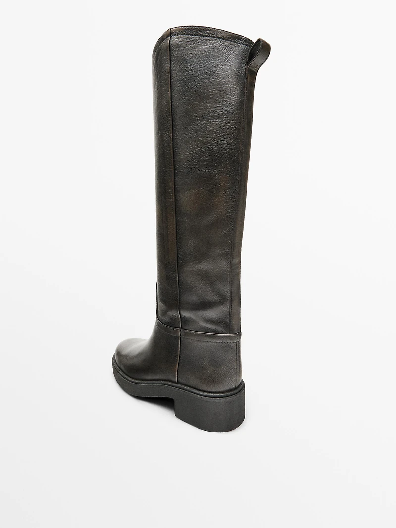 Bottes en cuir brossé