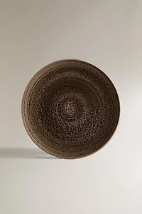 DINNER PLATE WITH RAISED DESIGN