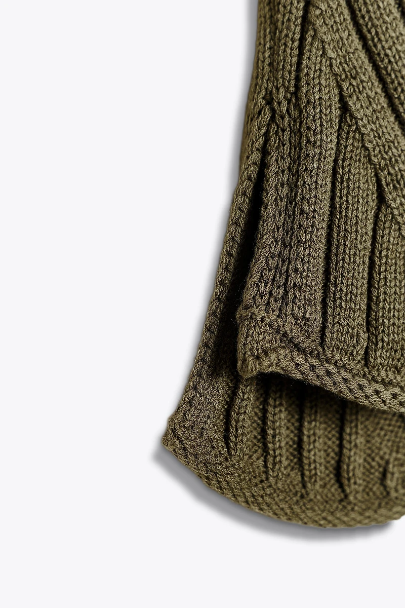 HIGH NECK KNIT VEST