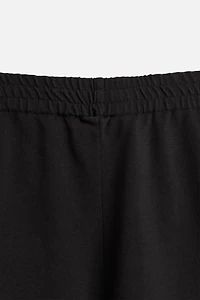 CONTRAST EMBROIDERY SHORTS