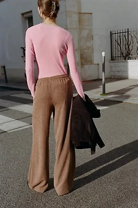 STRAIGHT LEG ELASTIC WAIST PANTS