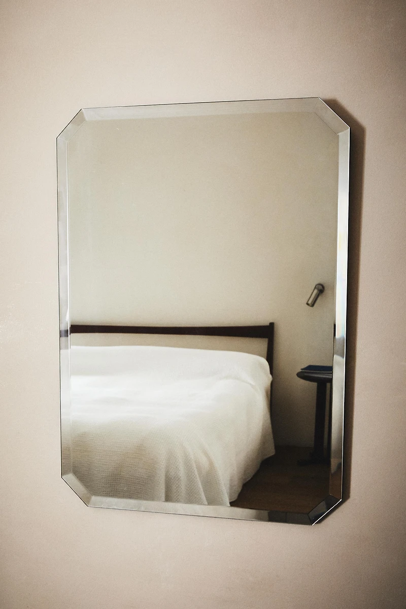 RECTANGULAR BEVELED WALL MIRROR