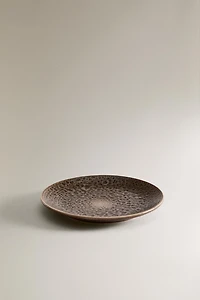DESSERT PLATE WITH RAISED DESIGN