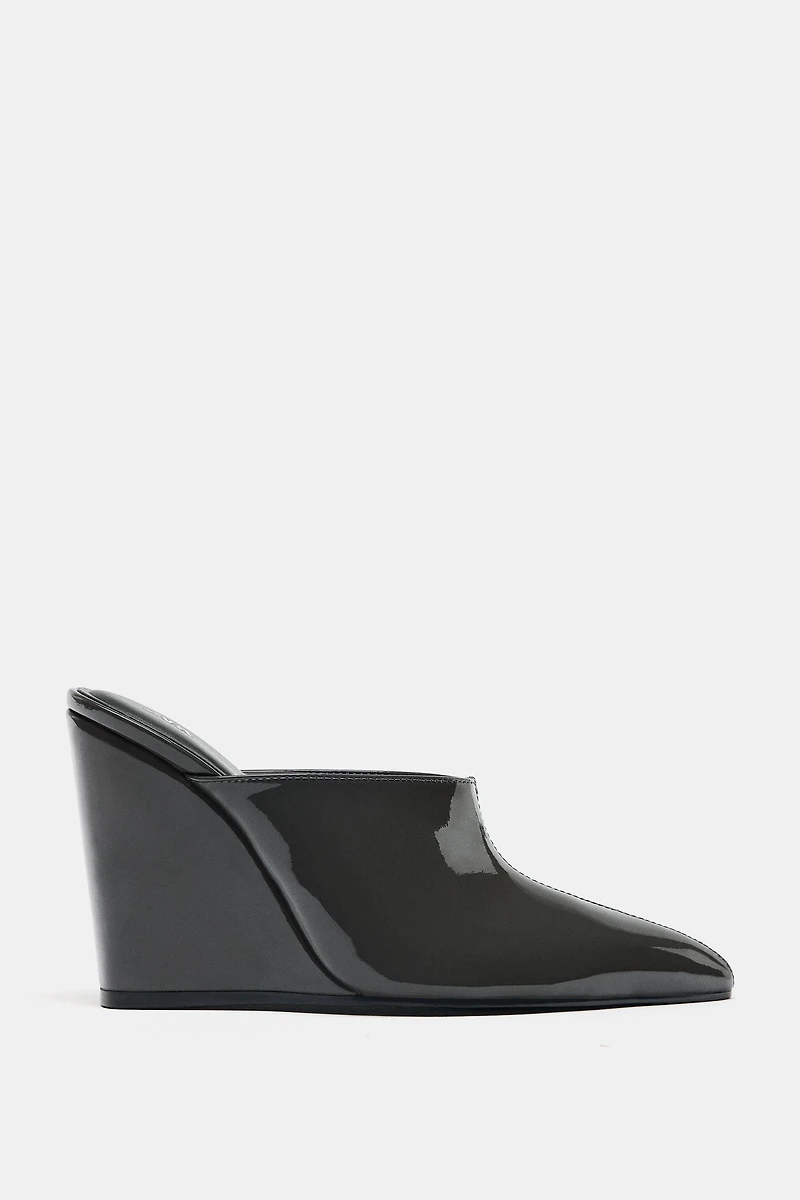 PATENT WEDGE HEELS