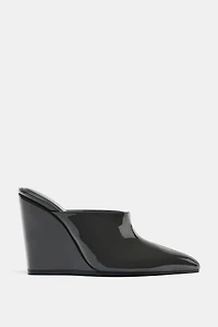 PATENT WEDGE HEELS