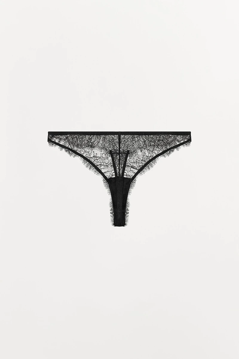 TANGA EN DENTELLE