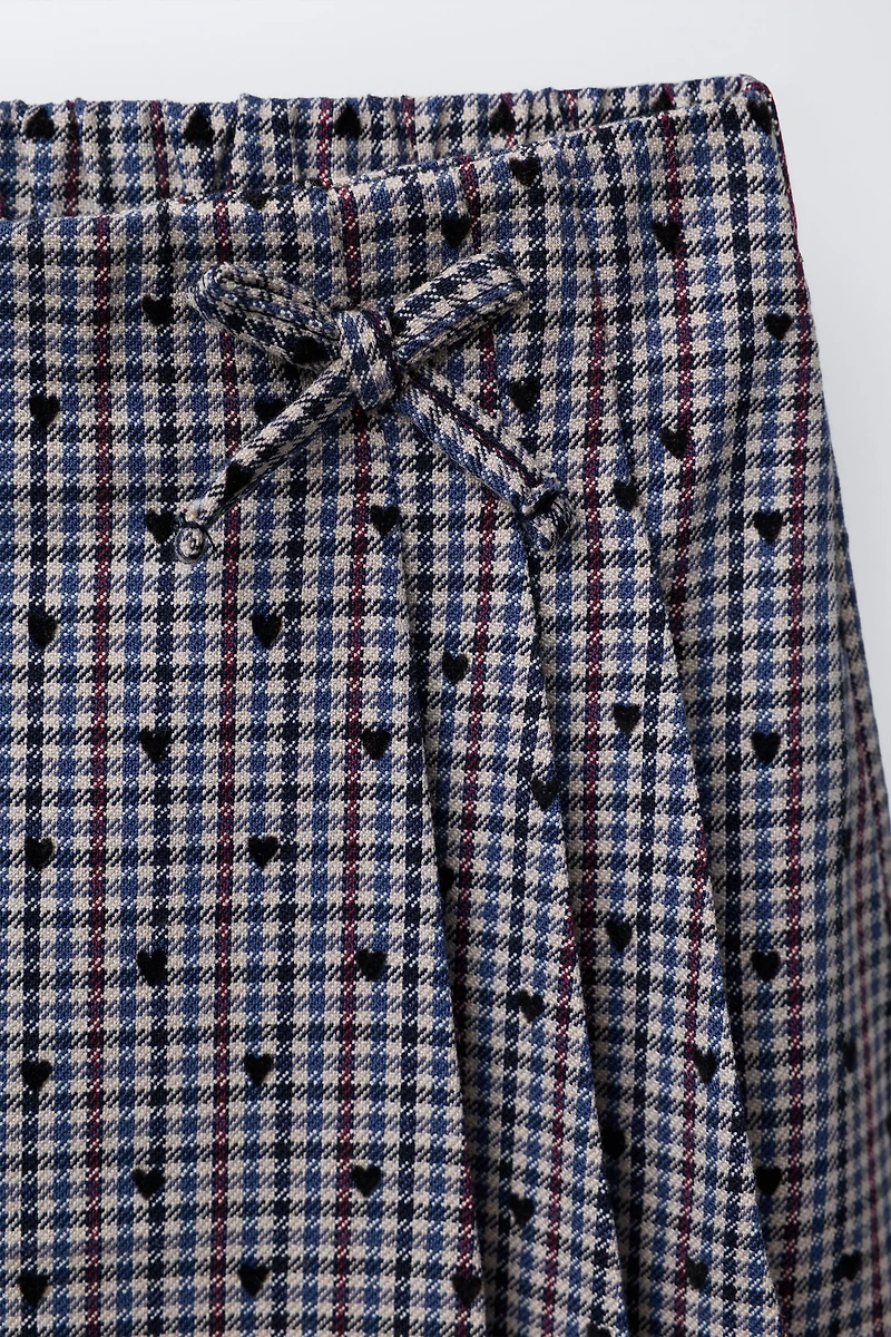 JUPE-SHORT À CARREAUX CŒURS FLOQUÉS